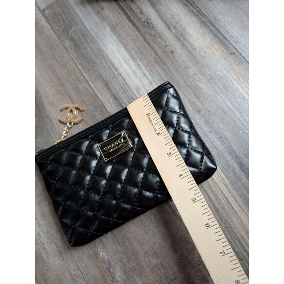 CHANEL Makeup GWP Quilted Cosmetic Pouch With Gold CC Zipper Box & Dust Bag VIP - Picture 4 of 6